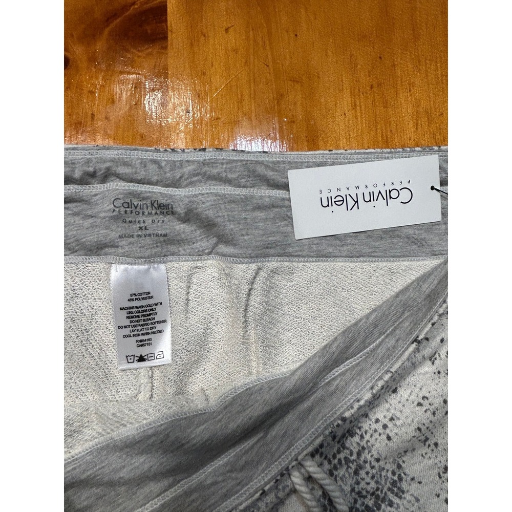 Calvin Klein Performance XL Grey Snakeskin Print Cropped Joggers NWT Quick Dry - Picture 3 of 8